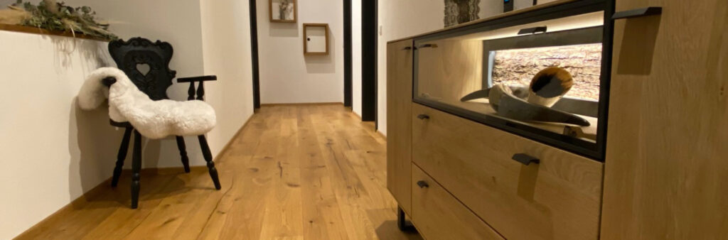 Eingangsbereich mit Holzboden | Referenzen | Holz Pirner